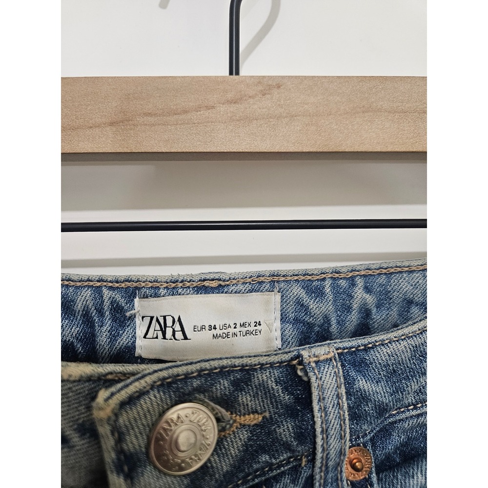 Zara High Waisted Distressed Mom Jeans Light Wash Blue Size 2 24 03635035400340 - Picture 2 of 7
